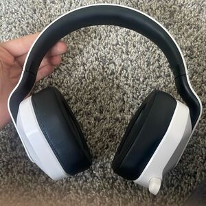 Wireless gaming headphones